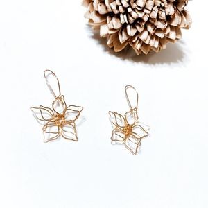 Flower dangle earrings M54